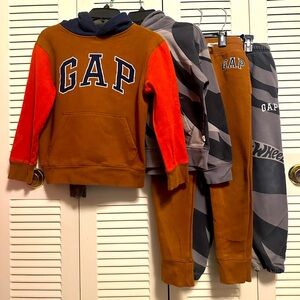 Gap, jogging set 2 for $30 (boys size 8)